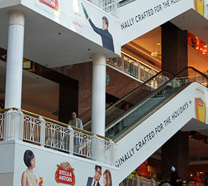 Publicidad en interior de centro comercial PeriRoosevelt